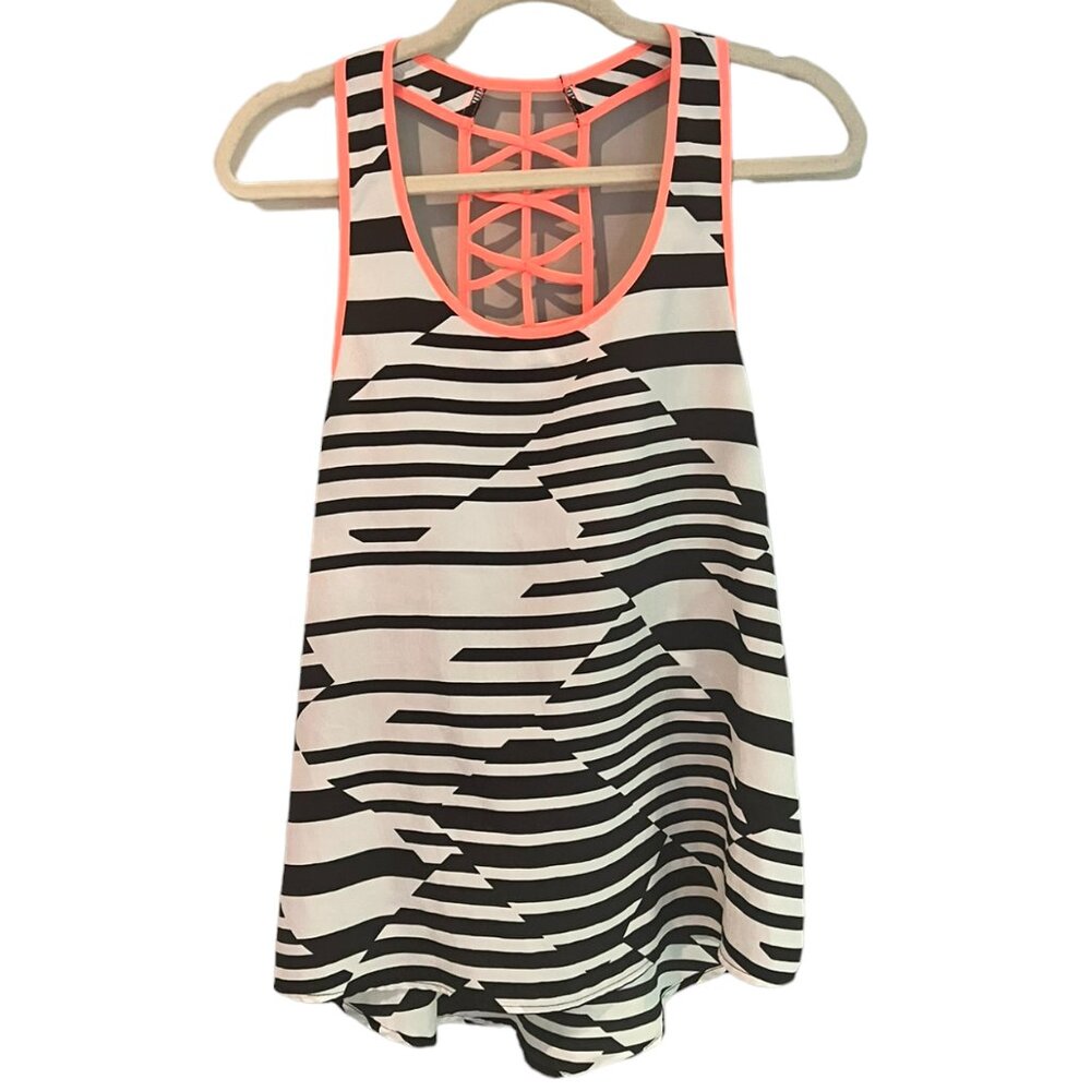 Women's Everly Black and White Geometric‎ Sleeveless Tank Size Medium